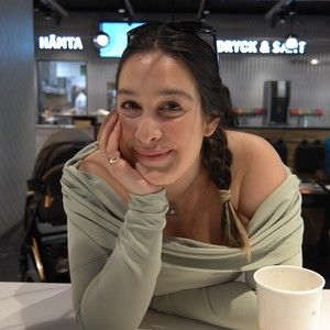 Meet your Posher, Adriana
